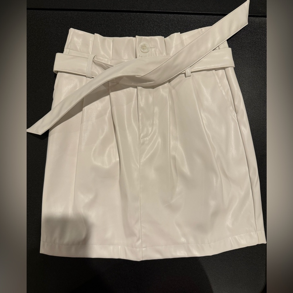 Kendall & Kylie Cream Faux Leather Skirt